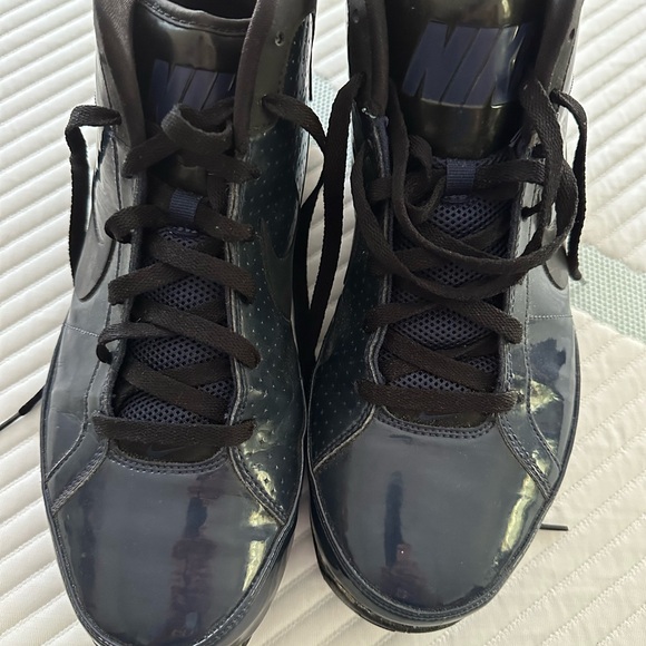 Nike Zoom Hustle basketball shoes - Picture 5 of 6